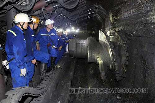 Máy nén khí cung cấp oxy cho công nhân làm việc trong các mỏ khai thác than