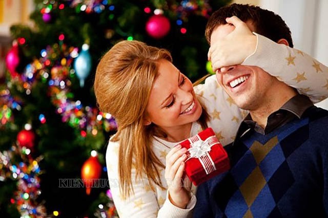Tặng quà Noel cho bạn trai là cách để tạo sự bất ngờ cho chàng trai 