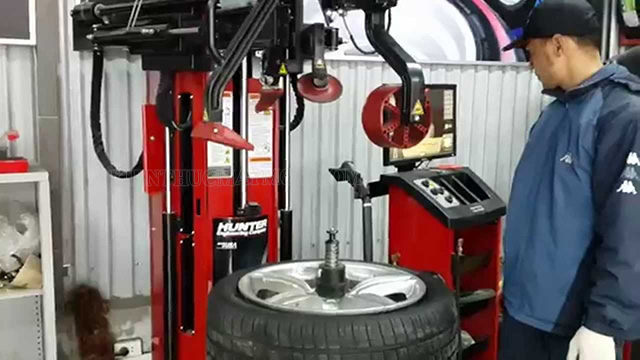 Kiểm tra áp suất trong lốp xe sau khi lắp lốp